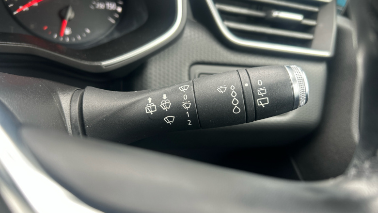 Renault Clio 1.0 TCe 100 Iconic 5dr Petrol Hatchback